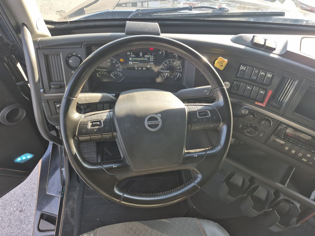 Slide images of 2023 VOLVO VNL64T760