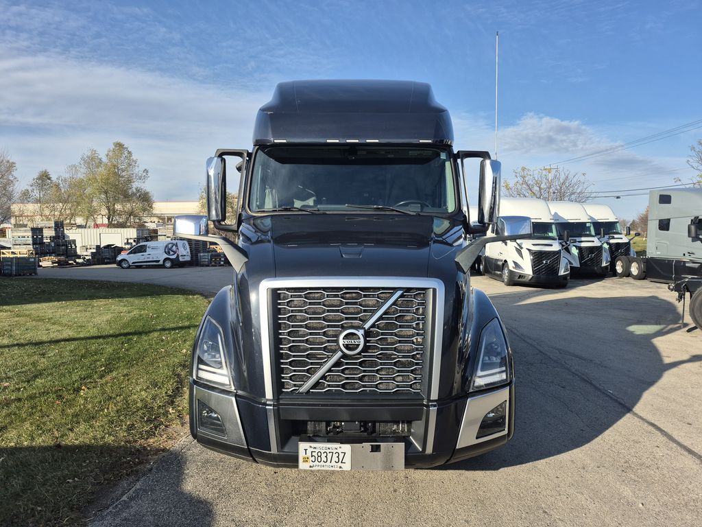 Slide images of 2023 VOLVO VNL64T760