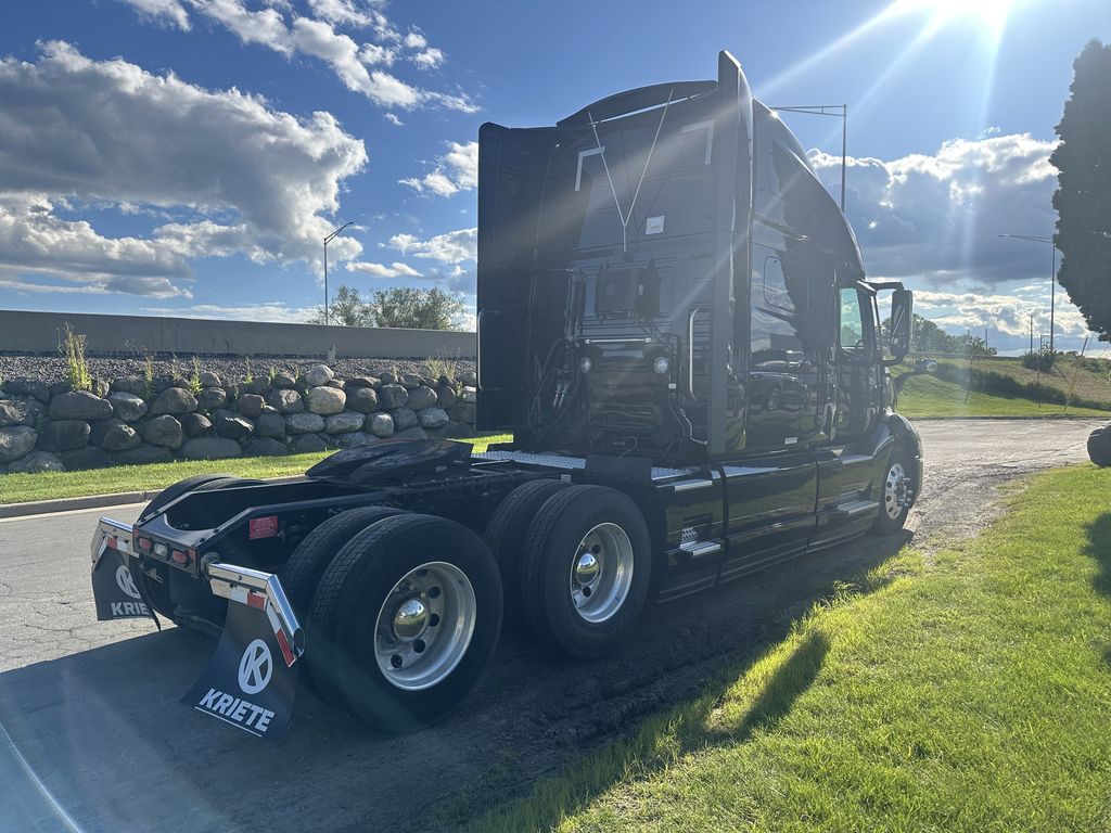 Slide images of 2023 VOLVO VNL64T760