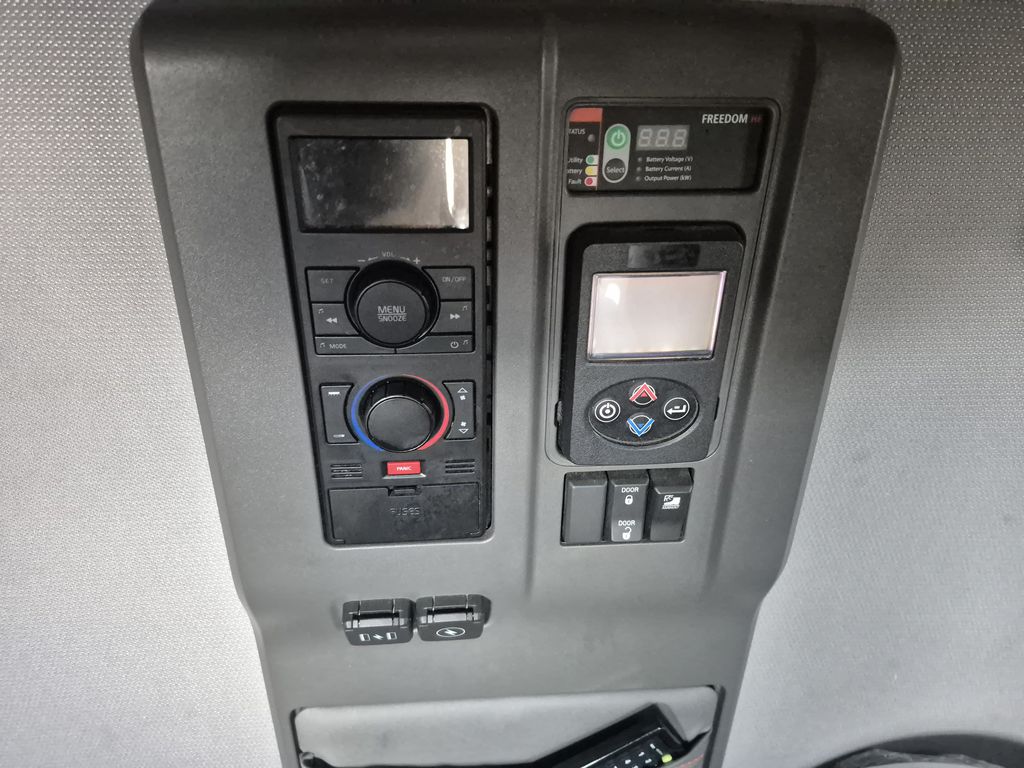 Slide images of 2023 VOLVO VNL64T760