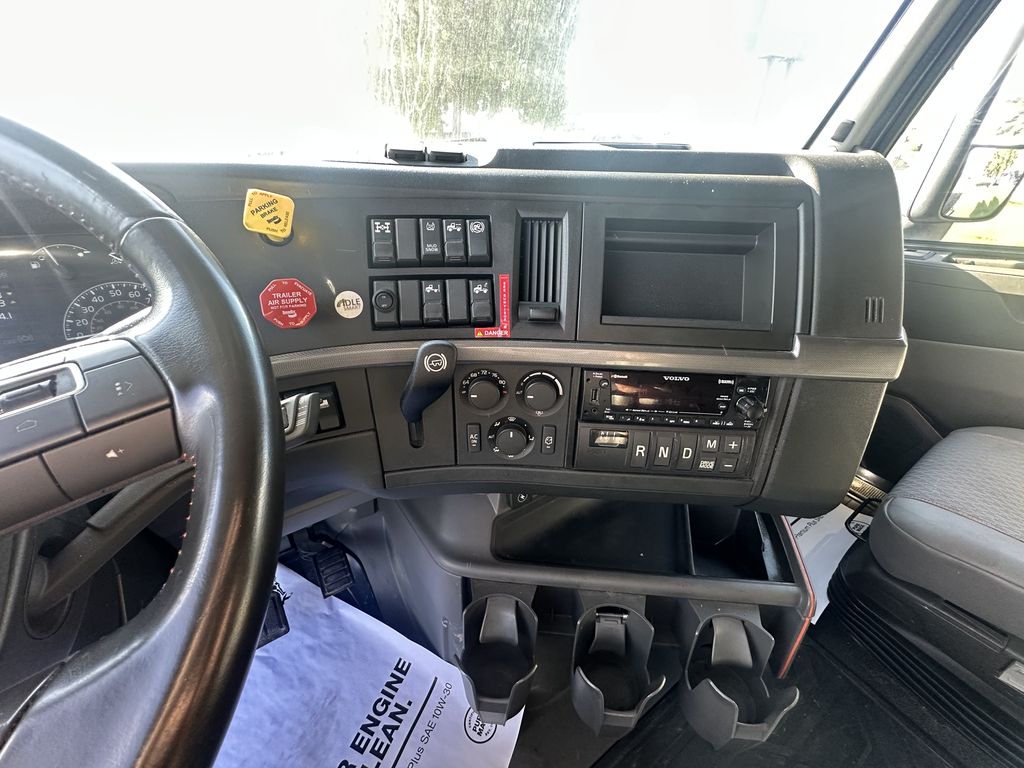 Slide images of 2023 VOLVO VNL64T760