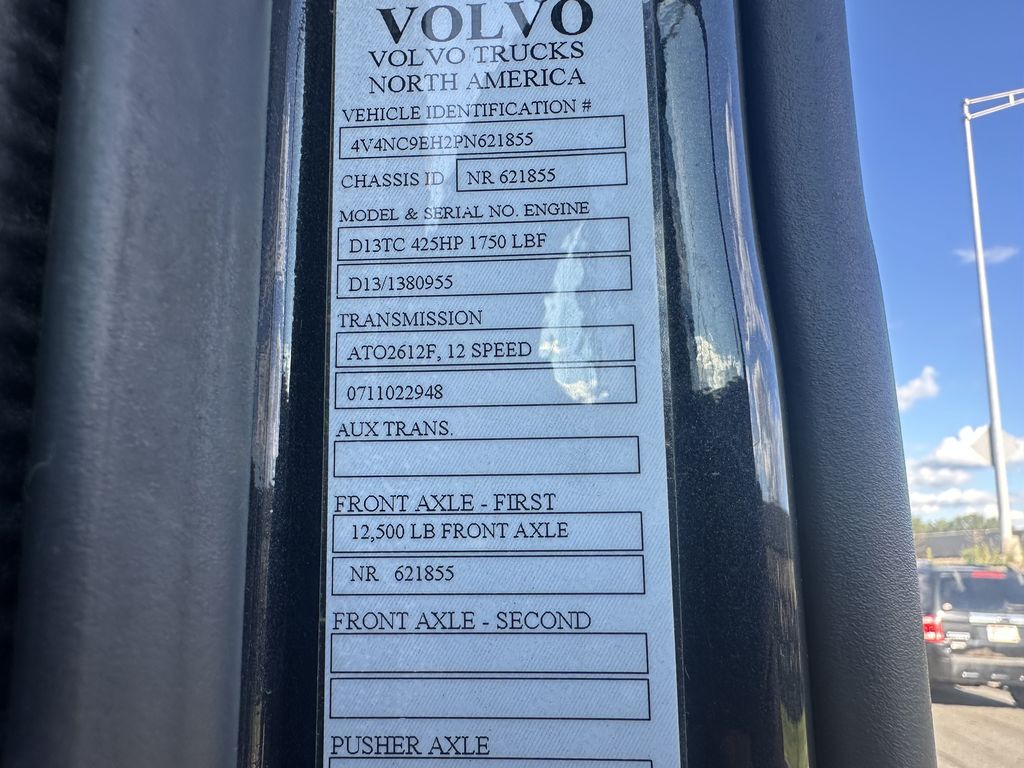 Slide images of 2023 VOLVO VNL64T760