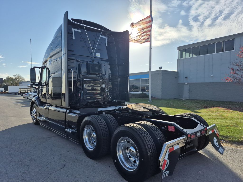 Slide images of 2023 VOLVO VNL64T760