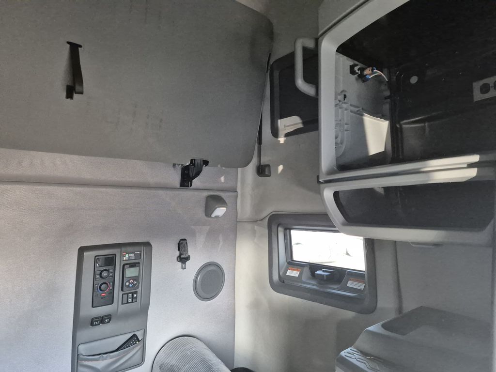 Slide images of 2023 VOLVO VNL64T760