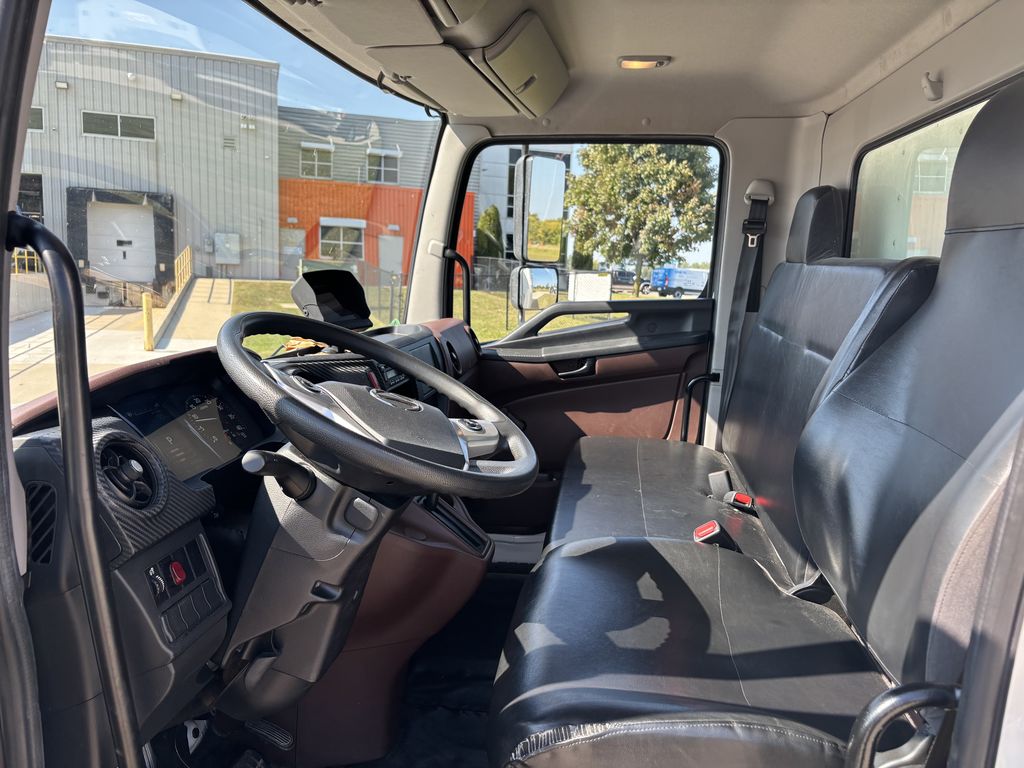 Slide images of 2023 HINO L6