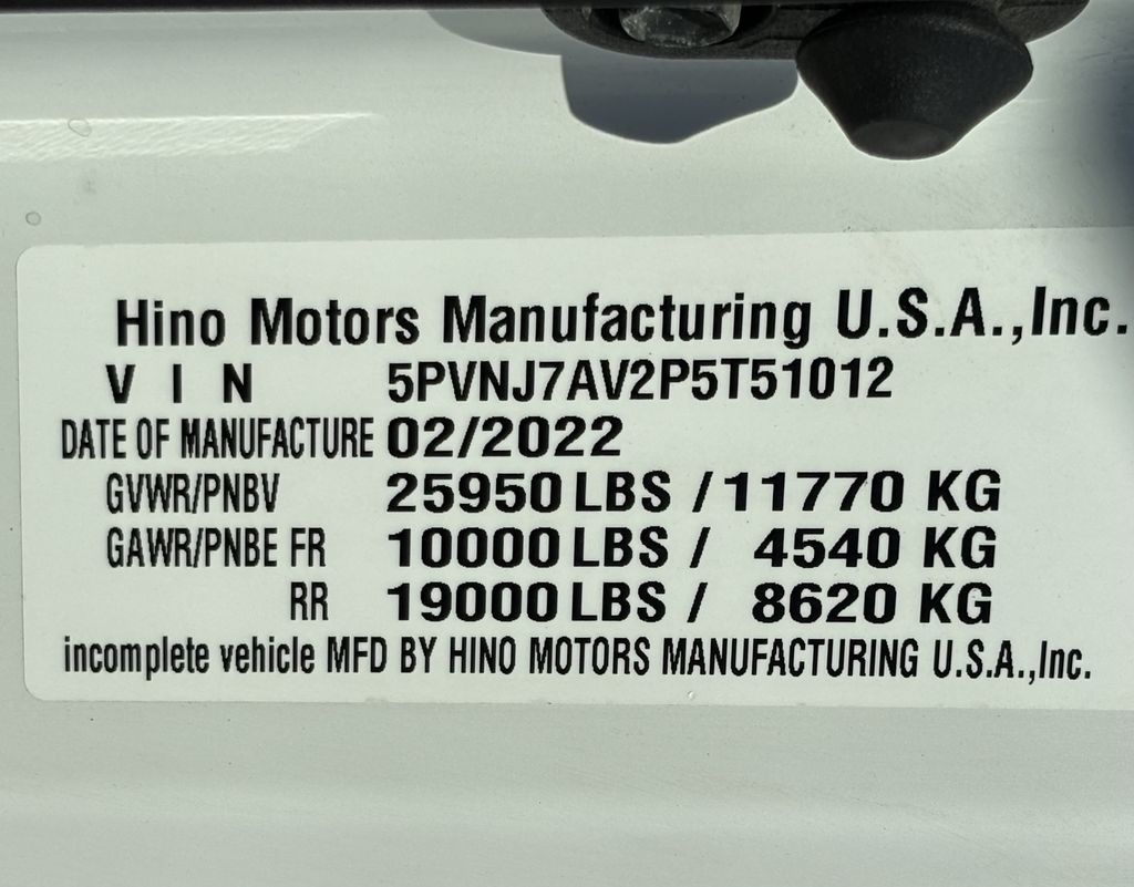 Slide images of 2023 HINO L6