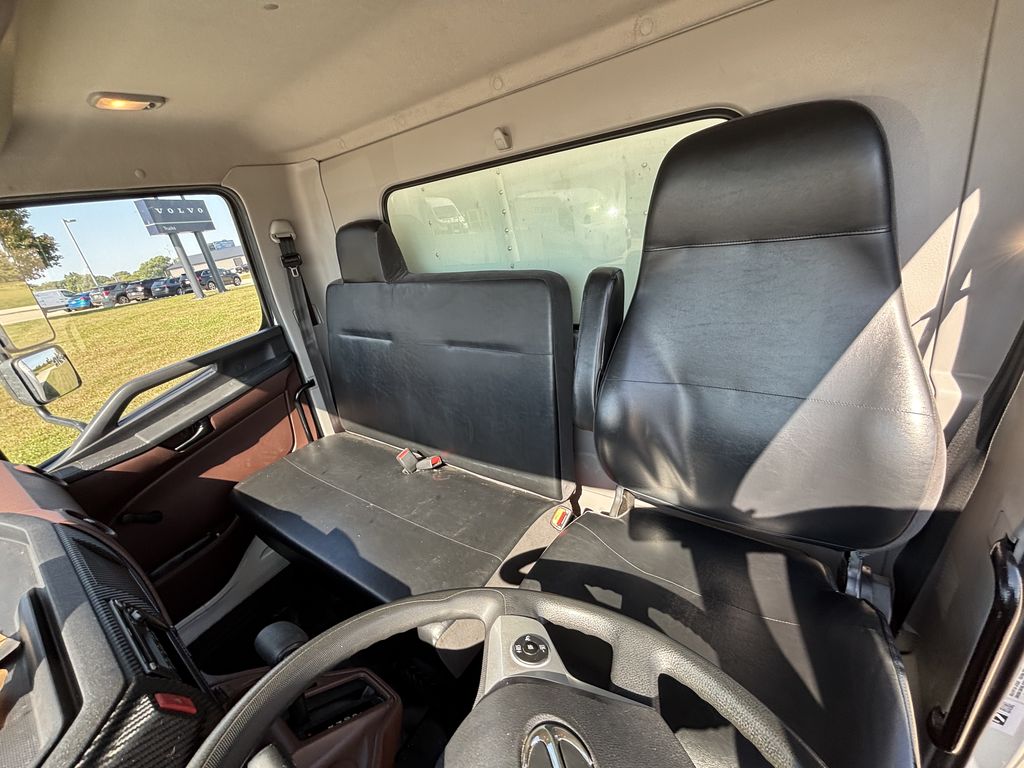Slide images of 2023 HINO L6
