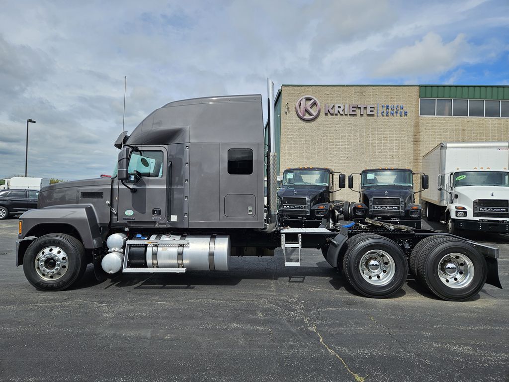 Slide images of 2020 MACK PI64T