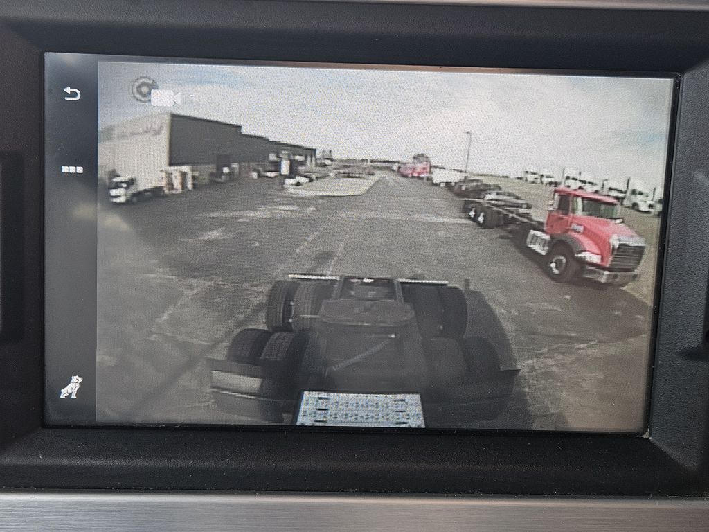 Slide images of 2020 MACK PI64T