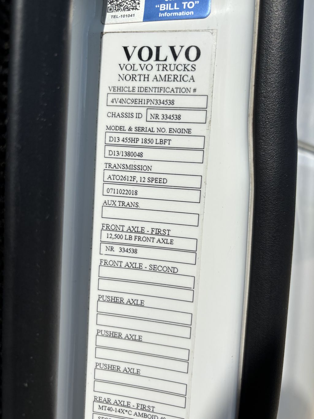 Slide images of 2023 VOLVO VNL64T860