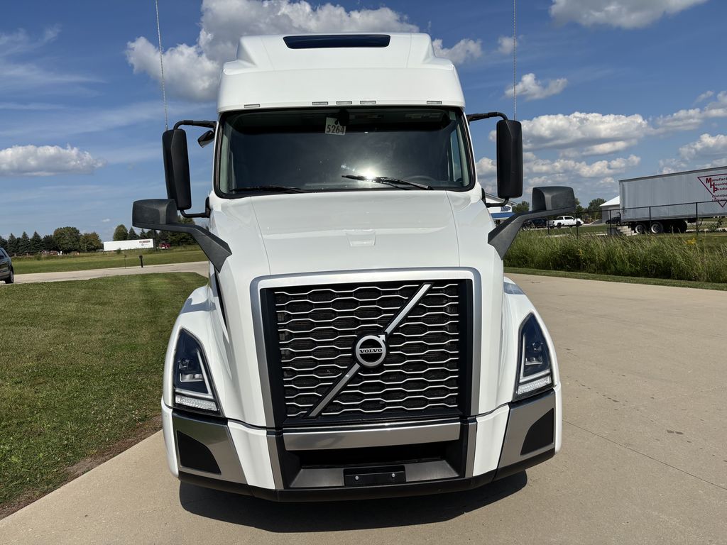 Slide images of 2023 VOLVO VNL64T860