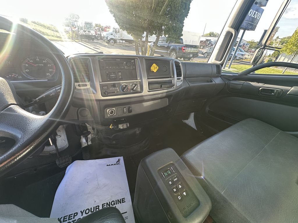 Slide images of 2017 HINO 338