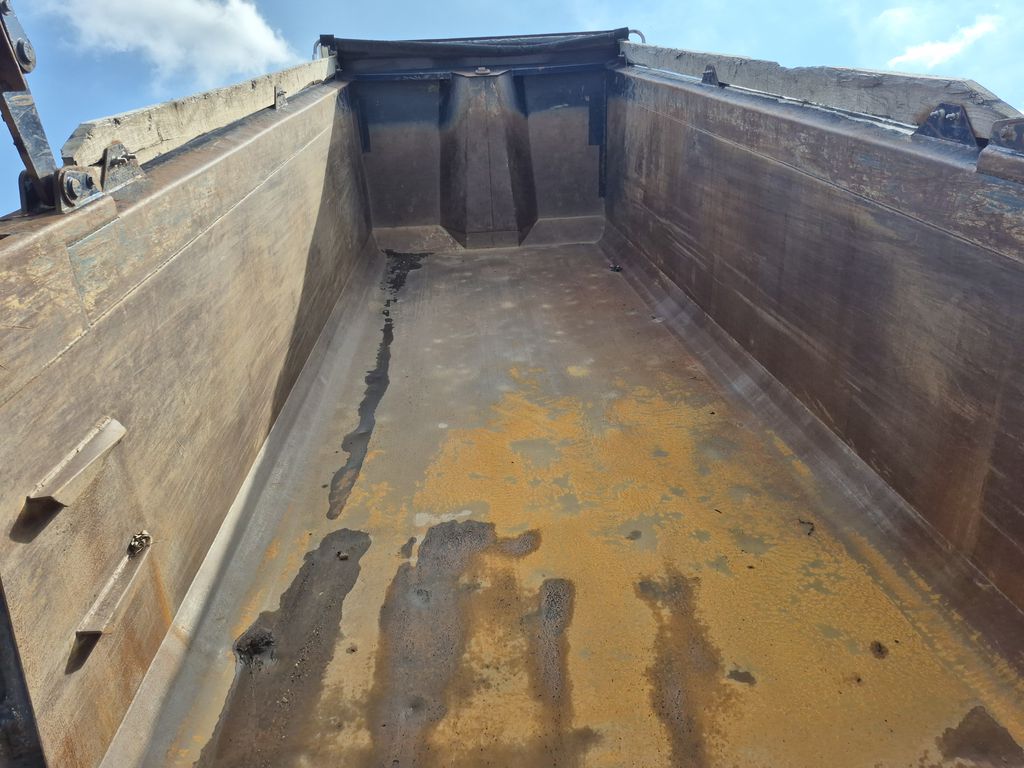 Slide images of 2022 MACK GR104BR