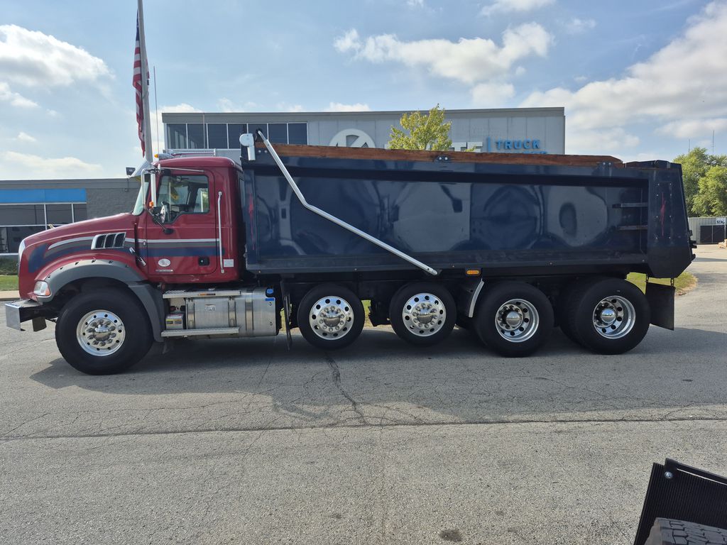 Slide images of 2022 MACK GR104BR