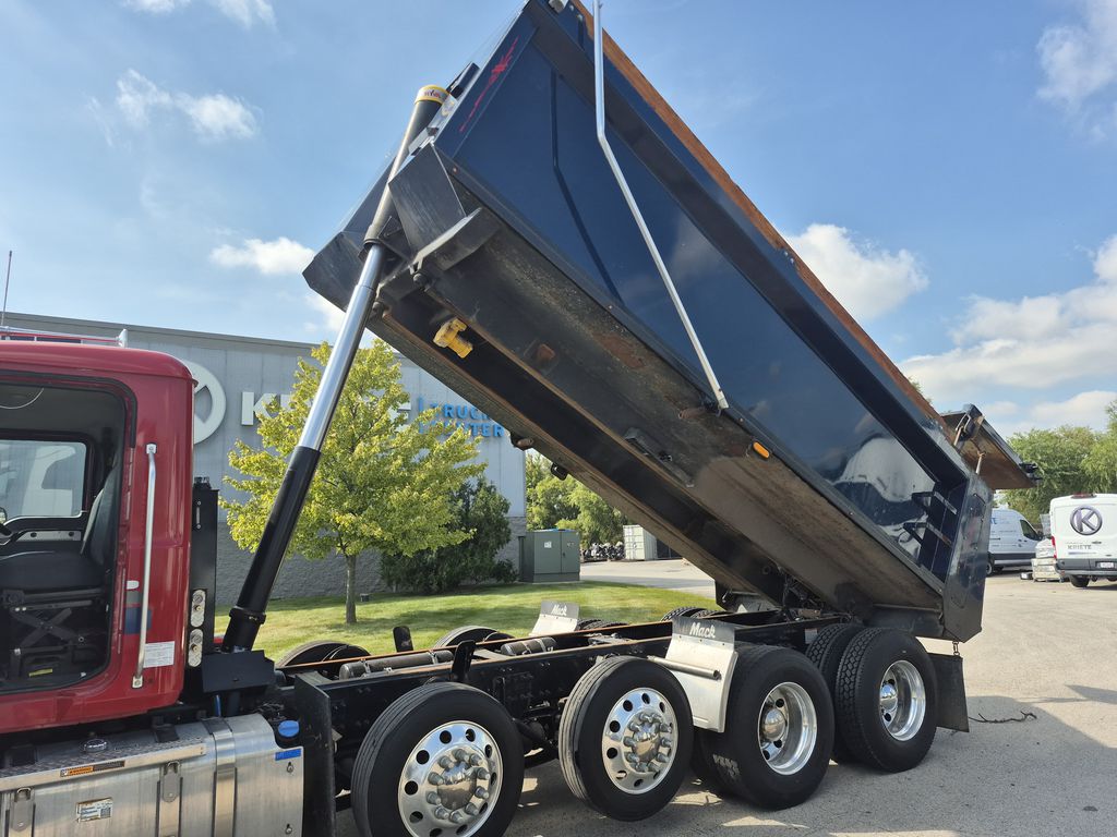 Slide images of 2022 MACK GR104BR