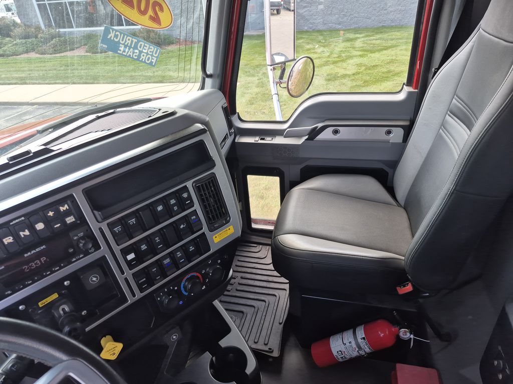 Slide images of 2022 MACK GR104BR