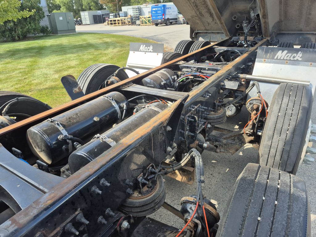 Slide images of 2022 MACK GR104BR