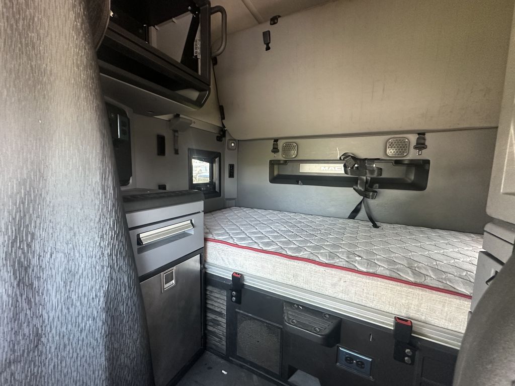 Slide images of 2020 MACK ANTHEM