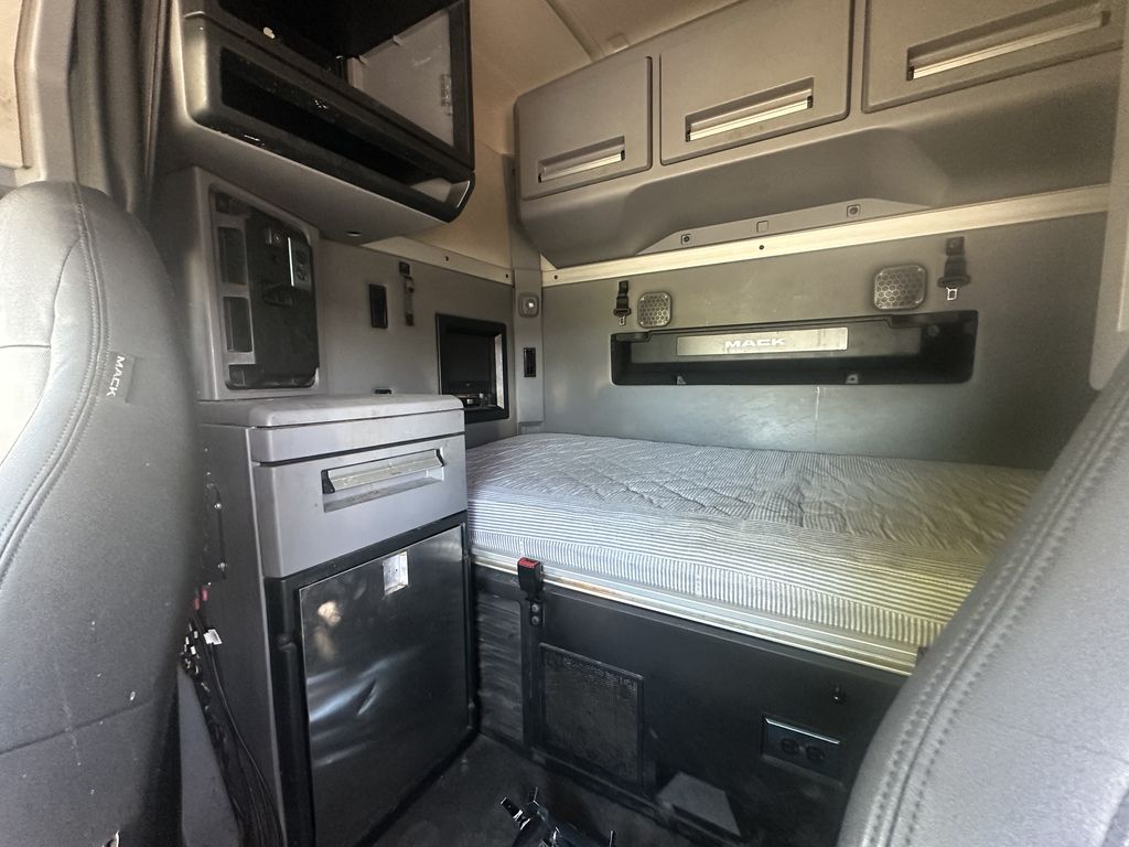 Slide images of 2019 MACK ANTHEM