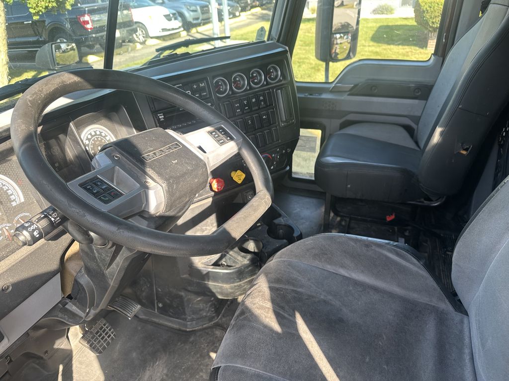Slide images of 2019 MACK ANTHEM