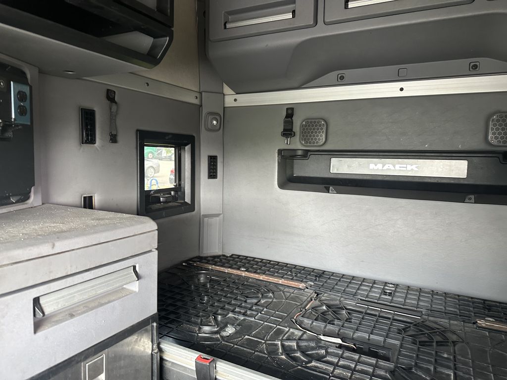 Slide images of 2019 MACK ANTHEM