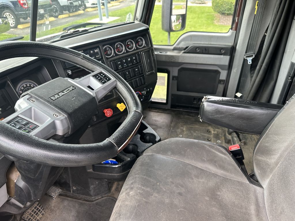 Slide images of 2019 MACK ANTHEM