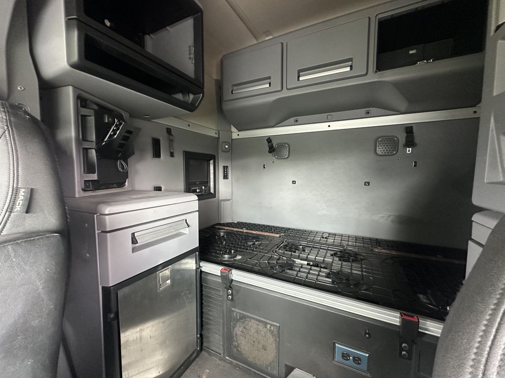 Slide images of 2019 MACK ANTHEM