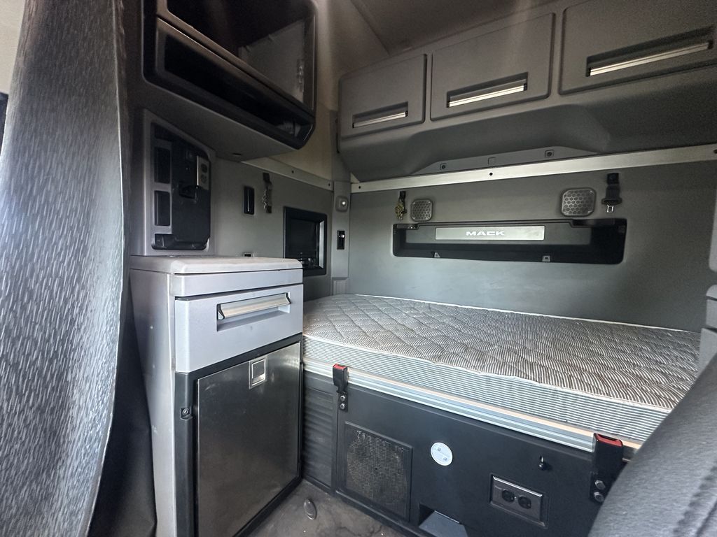 Slide images of 2019 MACK ANTHEM