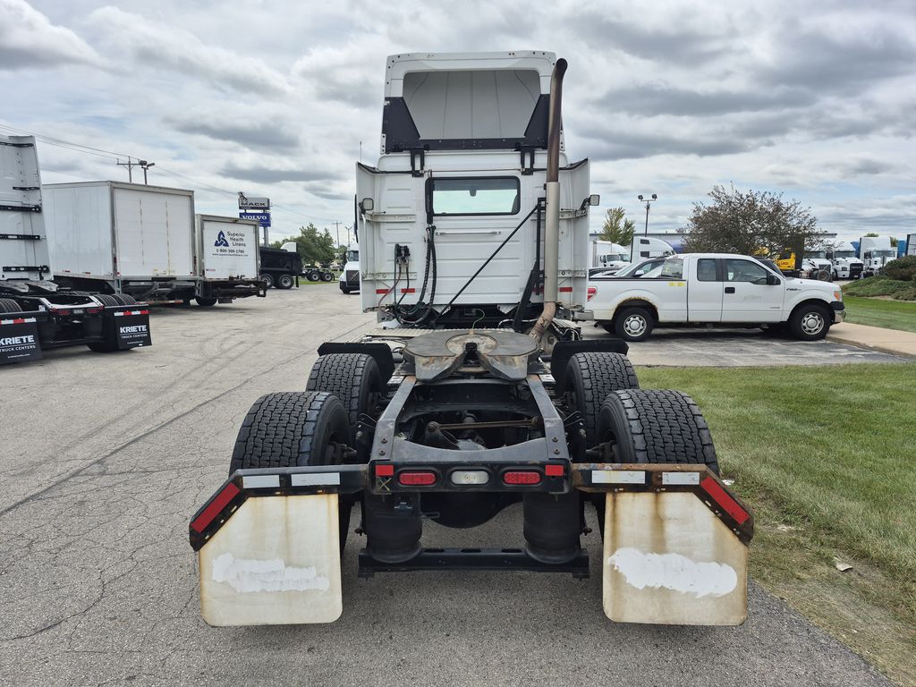 Slide images of 2020 VOLVO VNR