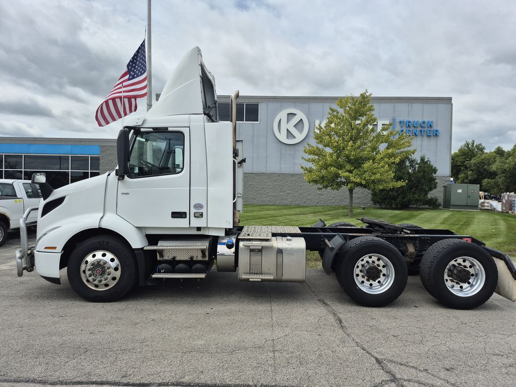 Slide images of 2020 VOLVO VNR