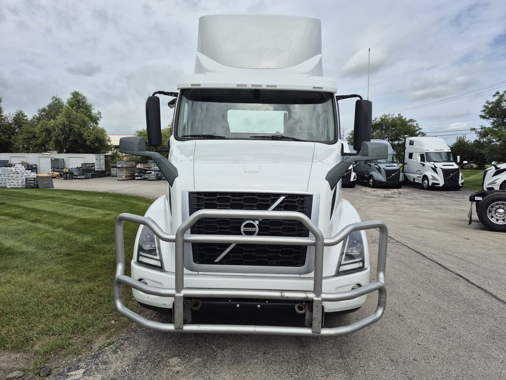 Slide images of 2020 VOLVO VNR