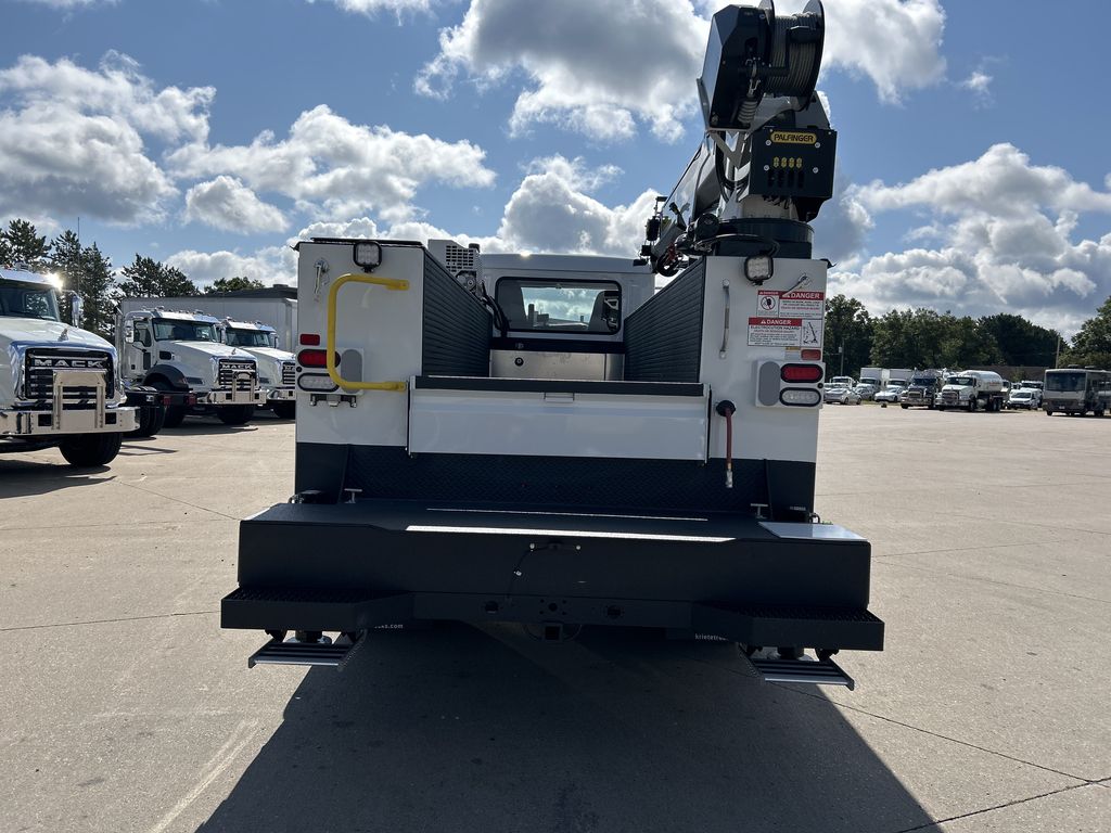 Slide images of 2025 MACK MD742