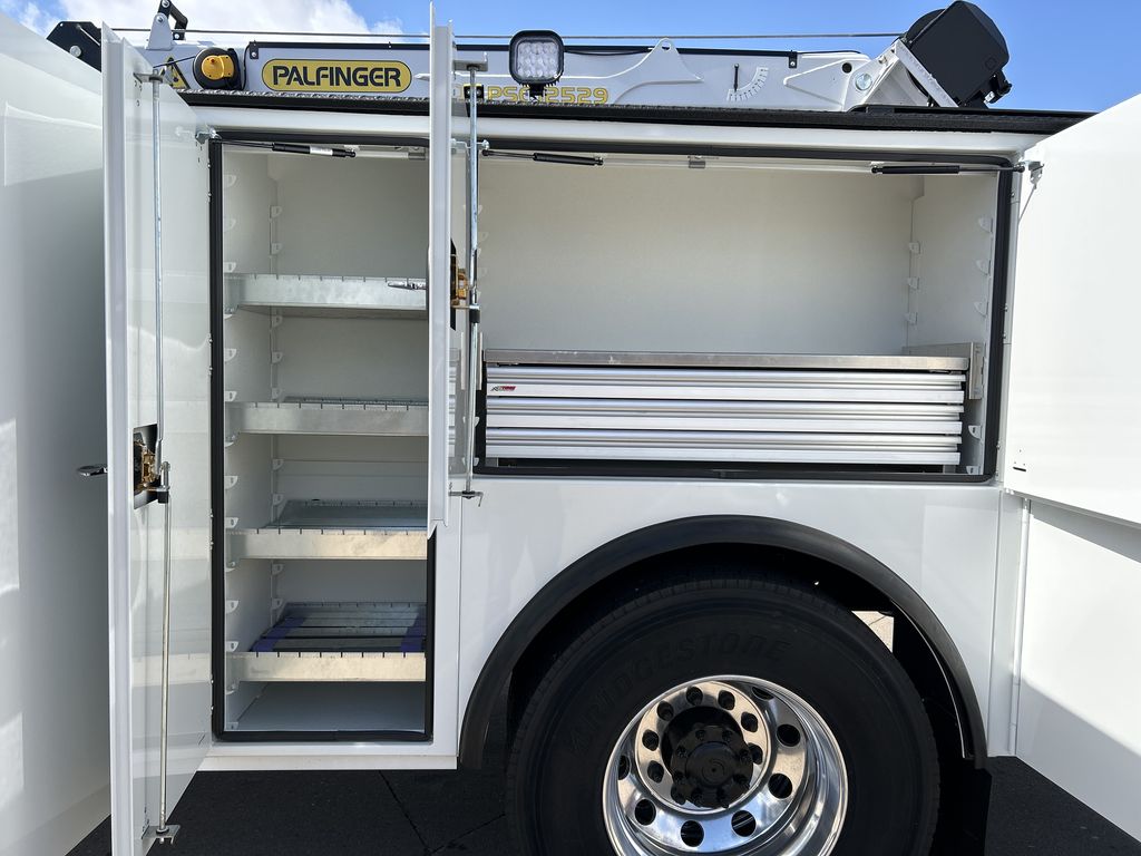 Slide images of 2025 MACK MD742