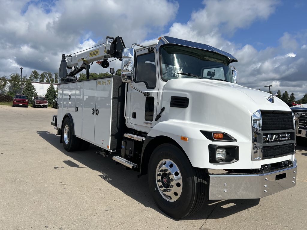 Slide images of 2025 MACK MD742