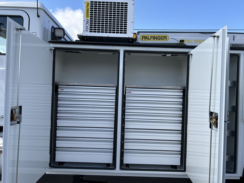Slide images of 2025 MACK MD742
