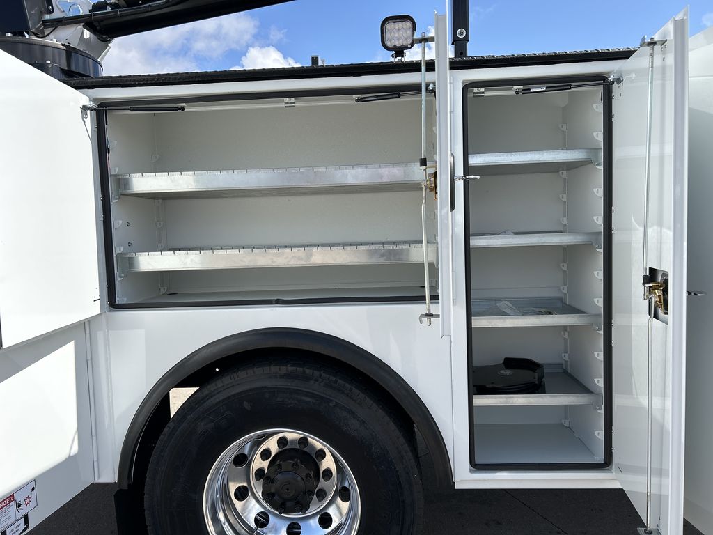 Slide images of 2025 MACK MD742