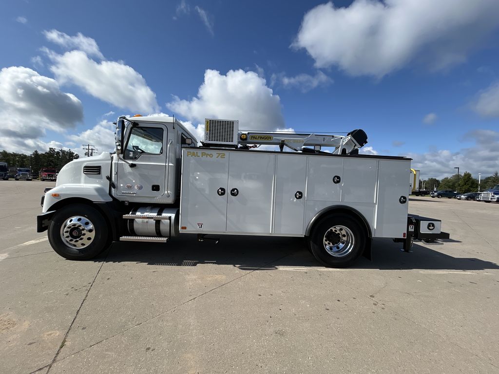 Slide images of 2025 MACK MD742