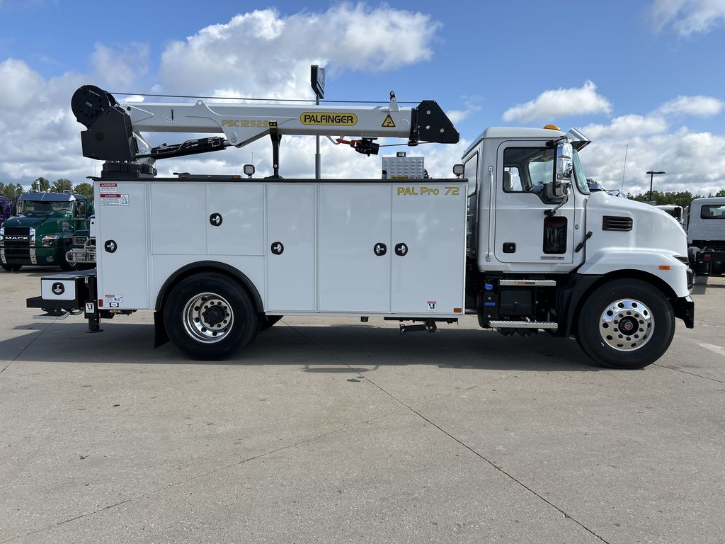 Slide images of 2025 MACK MD742
