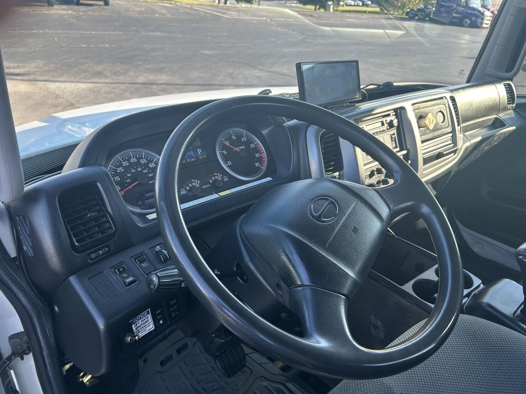Slide images of 2014 HINO 268A