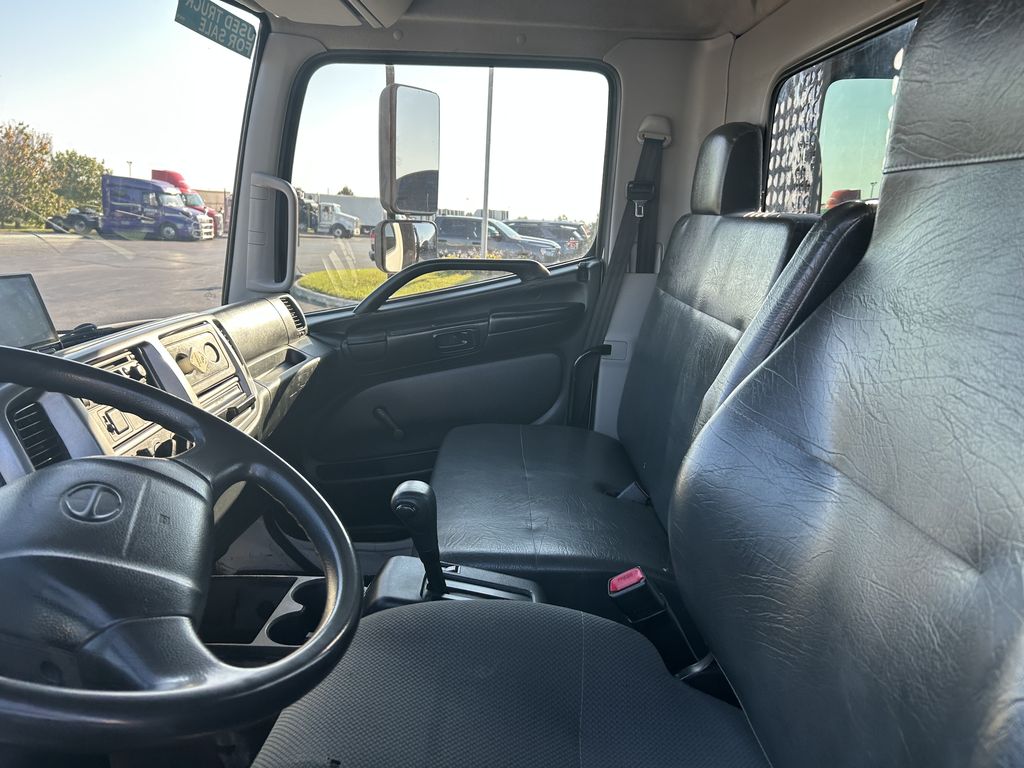 Slide images of 2014 HINO 268A