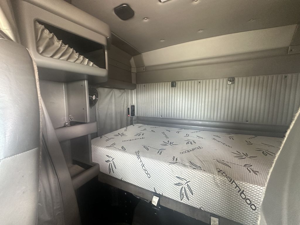Slide images of 2020 KENWORTH T800B