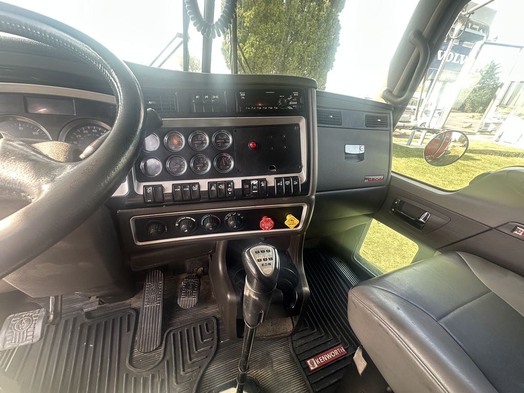 Slide images of 2020 KENWORTH T800B