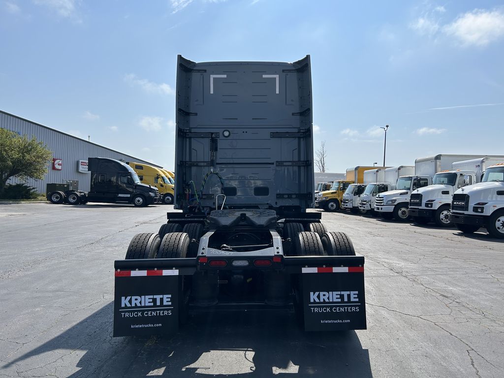 Slide images of 2026 VOLVO VNL64T860