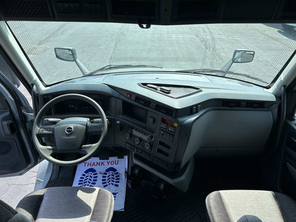 Slide images of 2026 VOLVO VNL64T860
