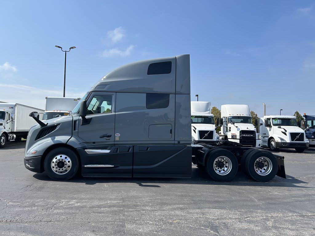 Slide images of 2026 VOLVO VNL64T860