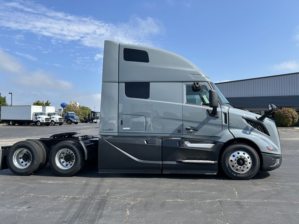 Slide images of 2026 VOLVO VNL64T860