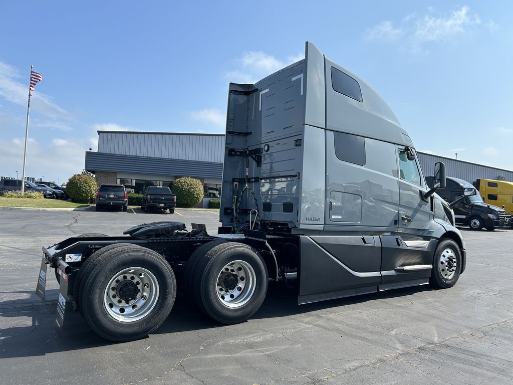 Slide images of 2026 VOLVO VNL64T860