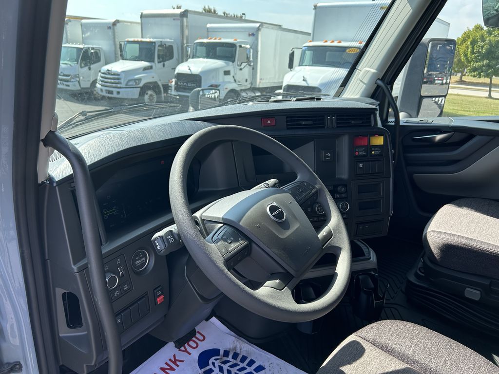 Slide images of 2026 VOLVO VNL64T860