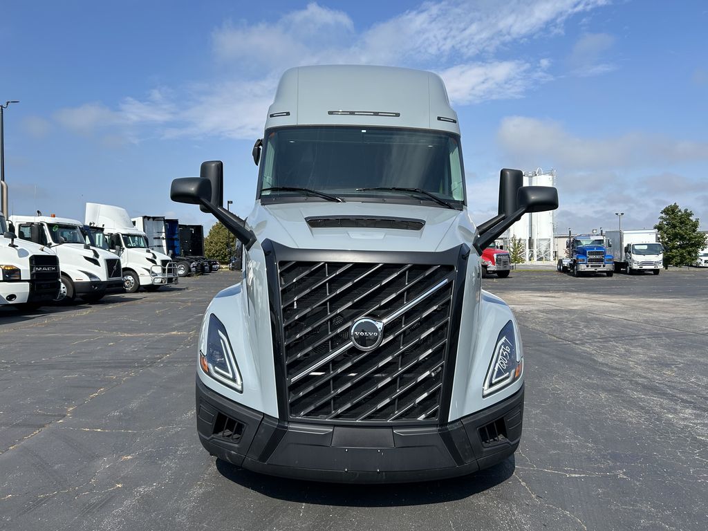 Slide images of 2026 VOLVO VNL64T860