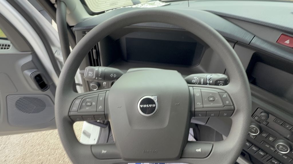 Slide images of 2025 VOLVO VNL64T860